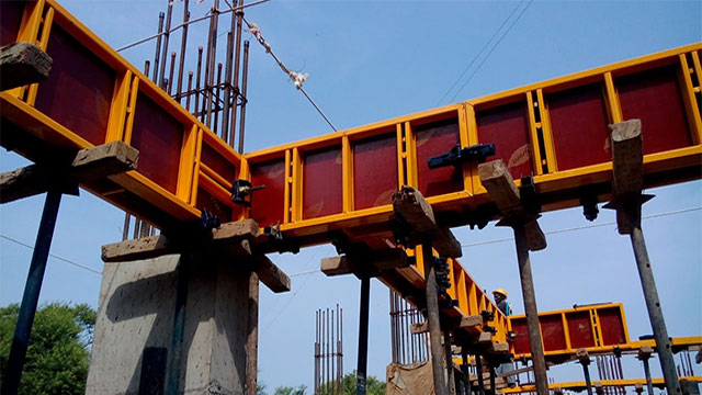 On site demonstration on setting up formwork for concrete beam construction