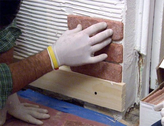 Some useful construction tips for installing brick cladding toward a drainage cavity wall